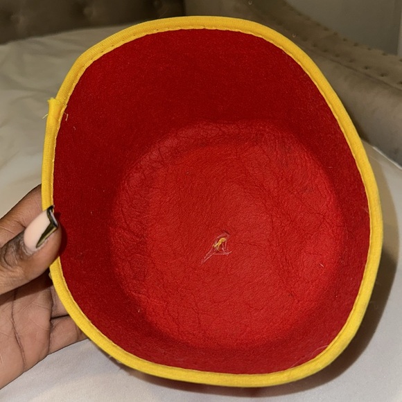 Red Hat - Picture 4 of 6